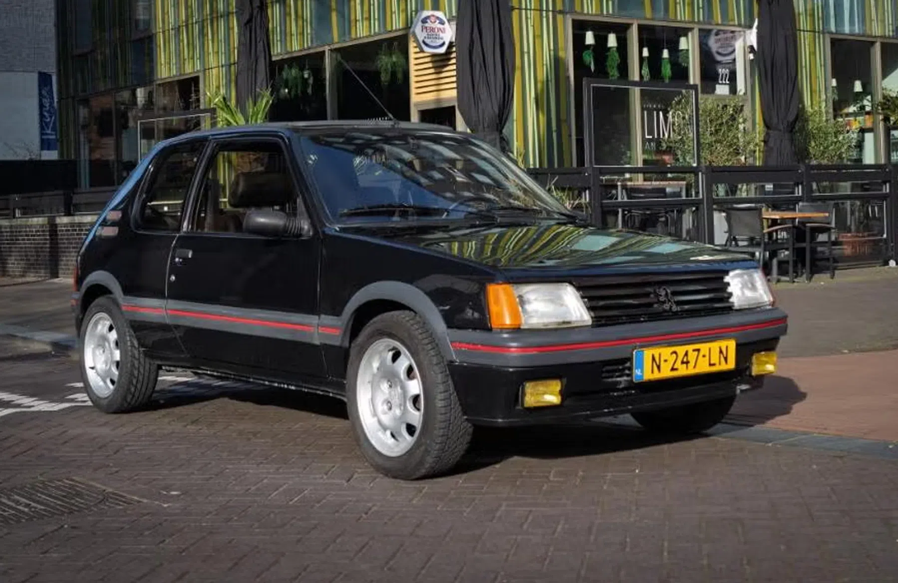 peugeot 205 GTI 1.9 zwart